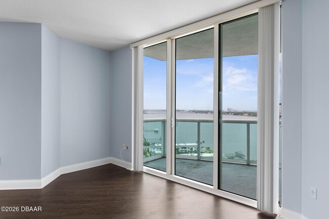 Building Photo - 241 Riverside Dr