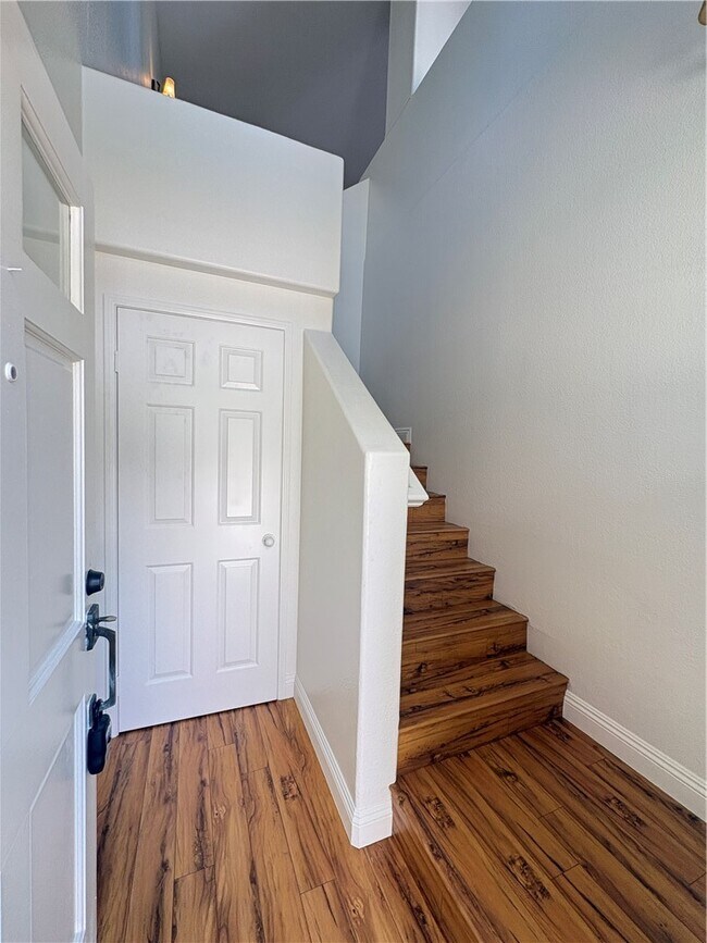 Building Photo - 1028 S Rossano Way