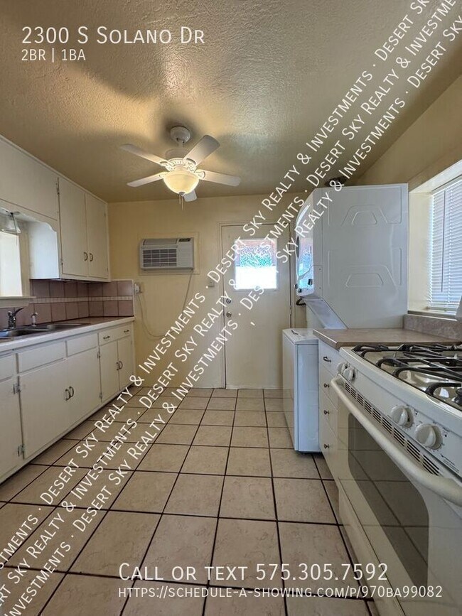 Building Photo - 2300 S Solano Dr