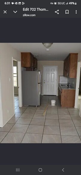 Kitchen - 702 Thompson Rd