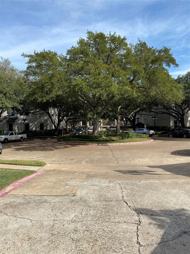 Building Photo - 7352 Regency Square Ct
