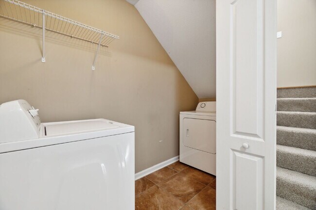 Building Photo - 1723 D THISTLEWOOD DR