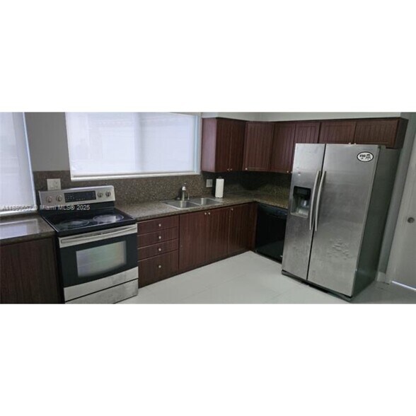 Building Photo - 3915 Ponce de Leon Blvd