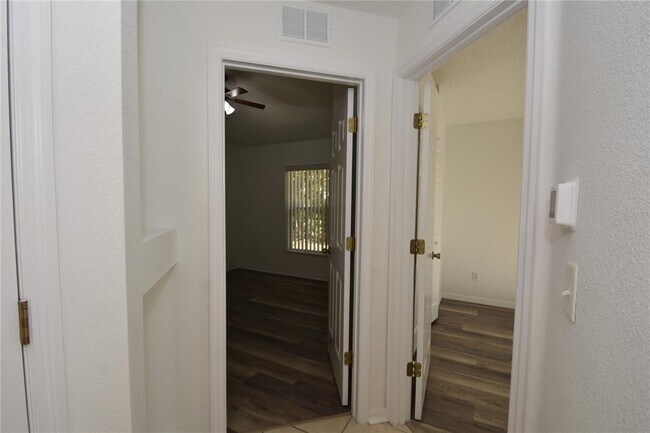 Building Photo - 12 Pierce Ln