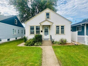 Building Photo - Stylish 3-Bedroom Home in Northeast Minnea...