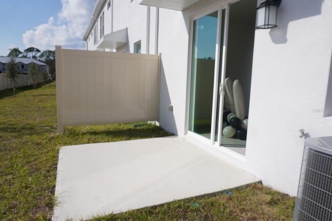 Building Photo - 2700 Skyline Lp