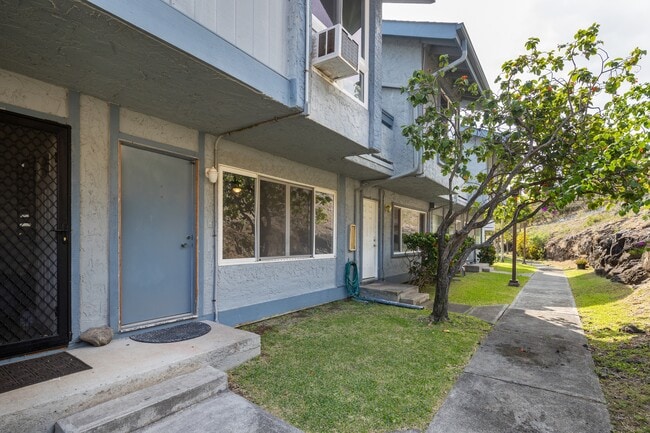 Building Photo - 1098 Kumukumu St