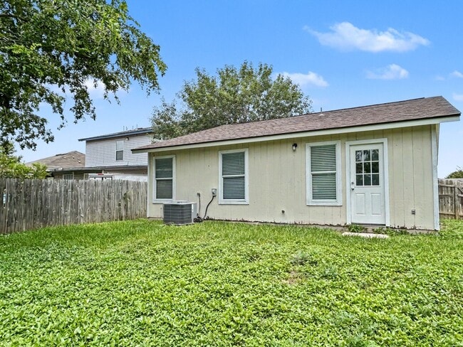 Building Photo - Remodeled Far West-Side Home with Spacious Backyard