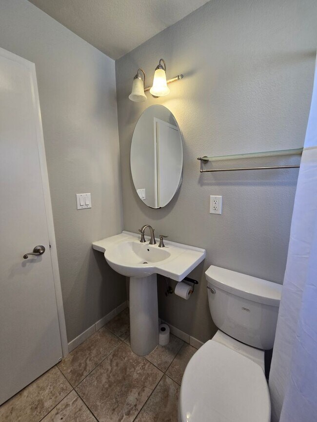 Building Photo - Spacious 4-Bedroom Corner Lot Home $2450.00 per month | Prime Rancho Cordova Location | Available...