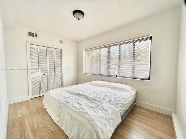 Building Photo - 877 80th St