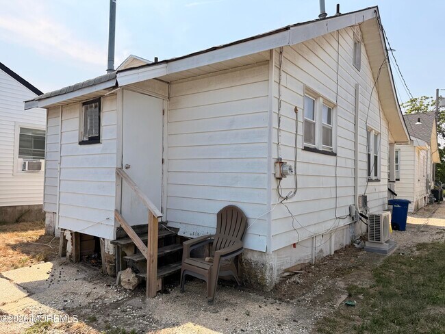 Building Photo - 1710 B St
