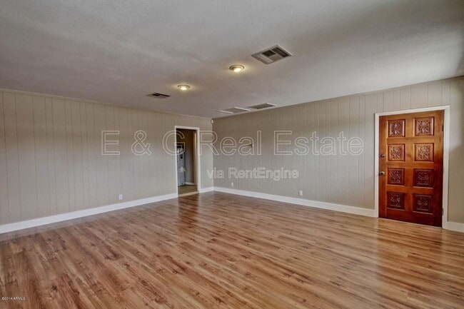 Building Photo - 1030 E Manhatton Dr