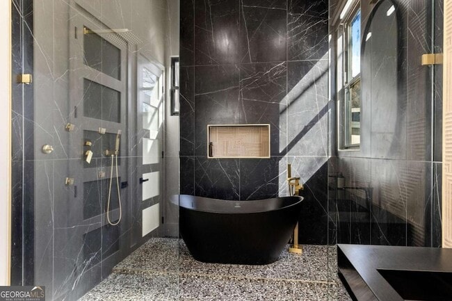 Building Photo - 3600 Lower Roswell Rd