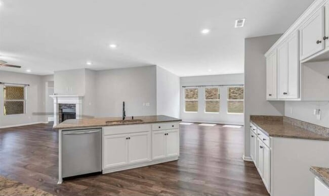 Kitchen & Dining Room - 109 Fellington Ct