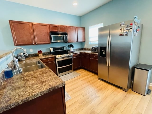 Kitchen - 709 Elton Ave