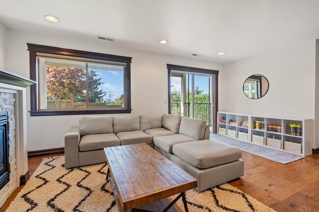 2nd living room - 3309 Stonecrop Way