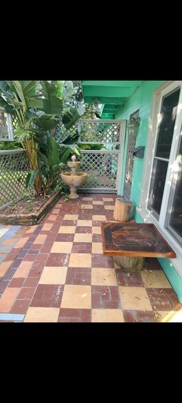 Building Photo - 1703 John Anderson Dr