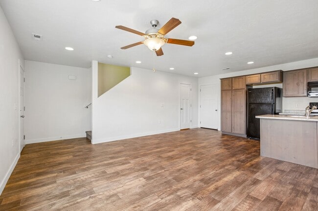 Building Photo - 734 E 500 S