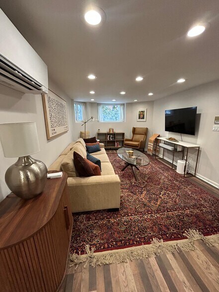 Building Photo - 2227 N Bissell St