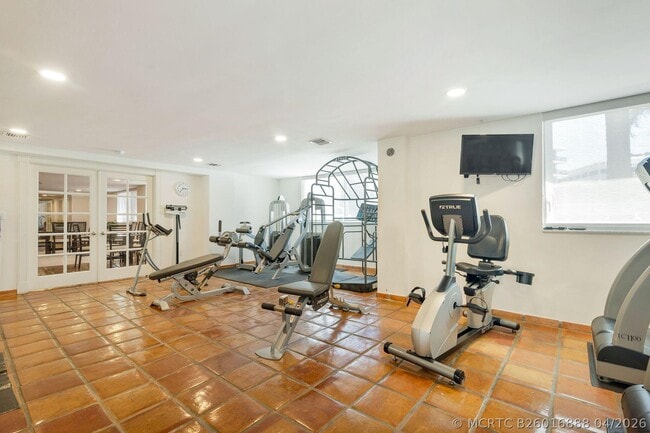 Building Photo - 170 N Ocean Blvd