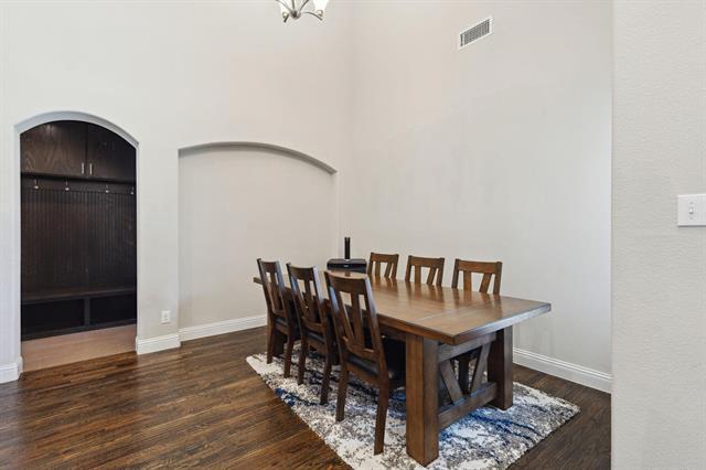 Building Photo - 2107 Grassland Dr