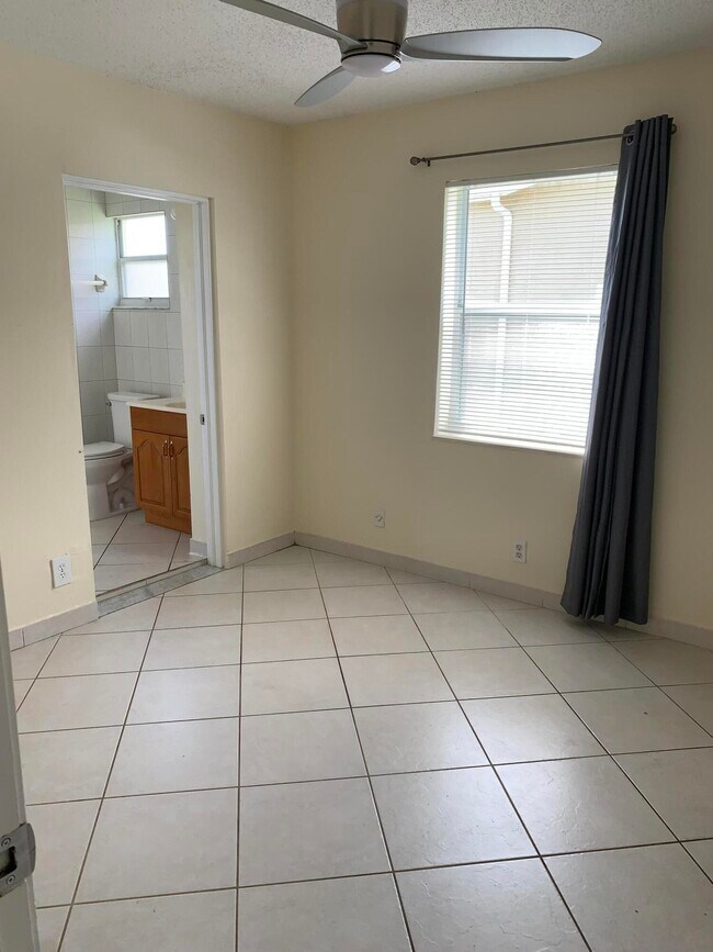 Building Photo - 2802 Regency Ct