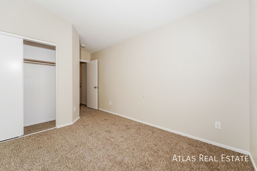 Building Photo - 617 Lava Beds Way