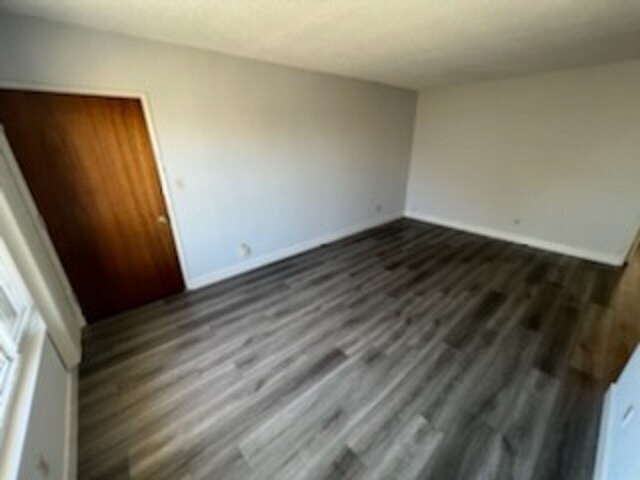 Building Photo - 1336 N Kenmore Ave