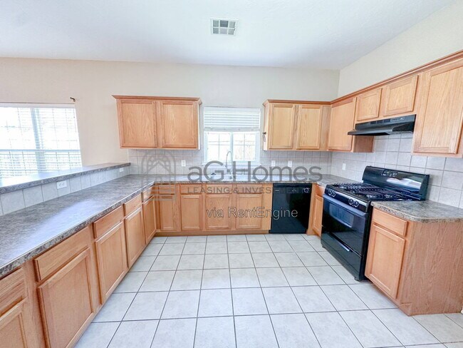 Building Photo - 5925 SE 69th St