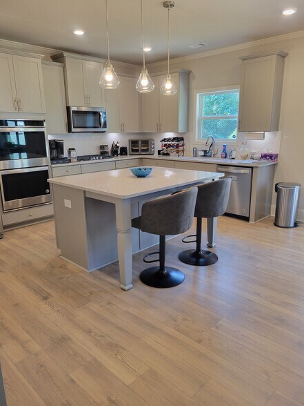 Building Photo - 121 Garnet Dr