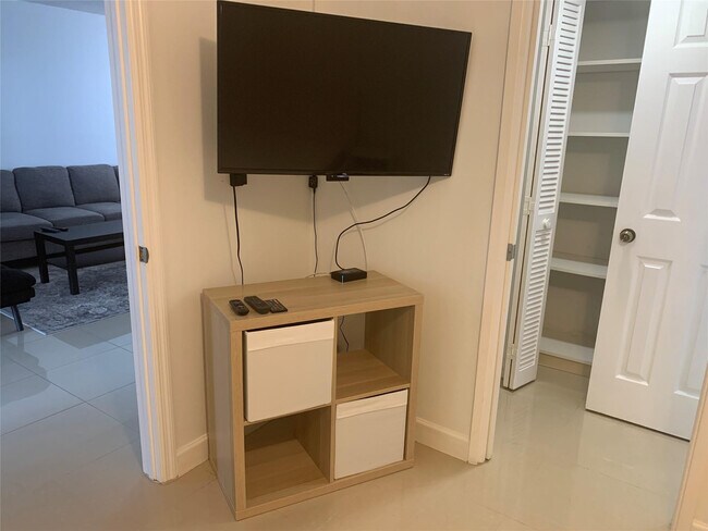 Building Photo - 2940 N Course Dr