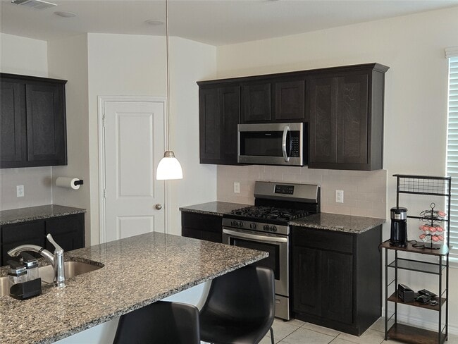 Building Photo - 2932 Desert Lily Ln