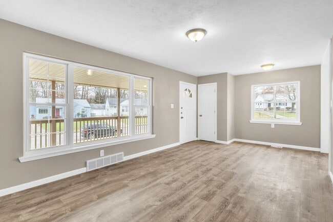 Building Photo - 3226 Quentin Dr