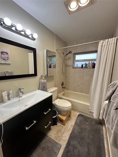 Building Photo - 615 SW 16th Ct