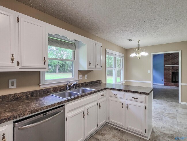 Building Photo - 308 Red Oak Rd
