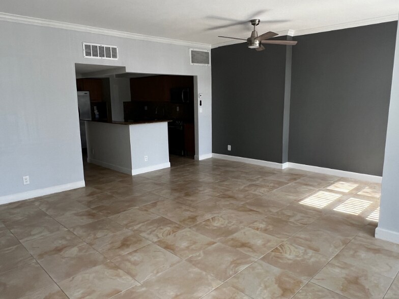 Building Photo - 525 N Ocean Blvd