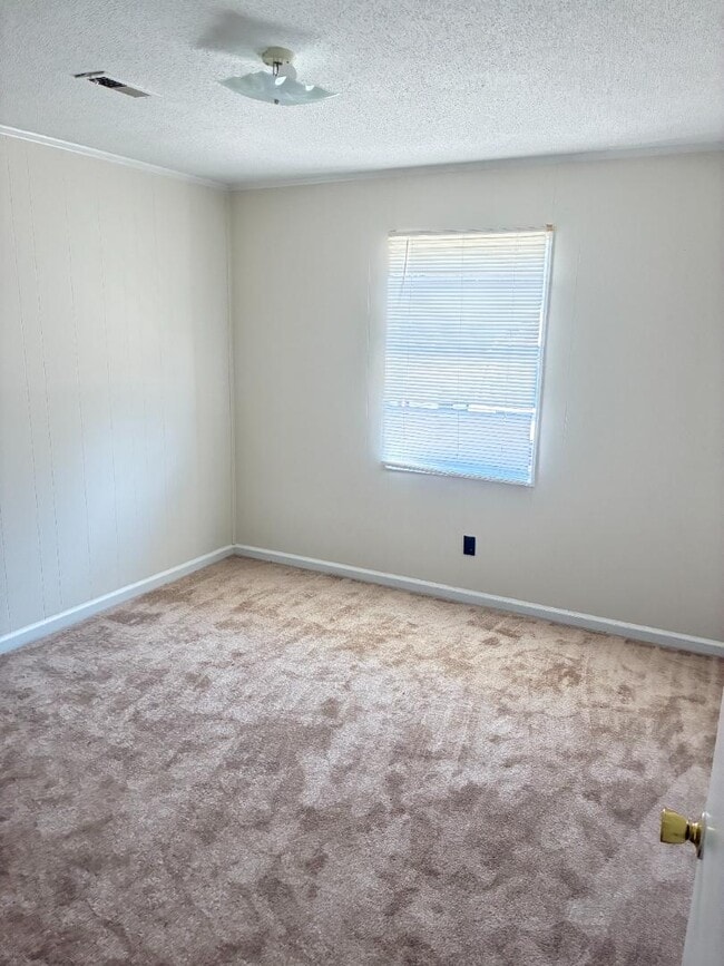 Building Photo - 413 Garner St W