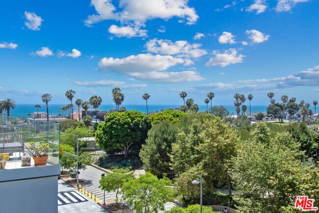 Building Photo - 1705 Ocean Ave