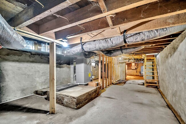Building Photo - 1712 Linvale