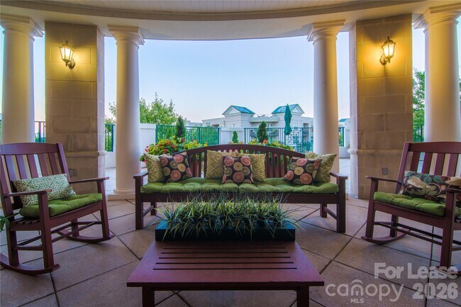 Building Photo - 300 W 5th St