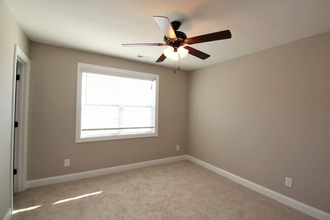 Building Photo - 3329 Briarcliff Dr