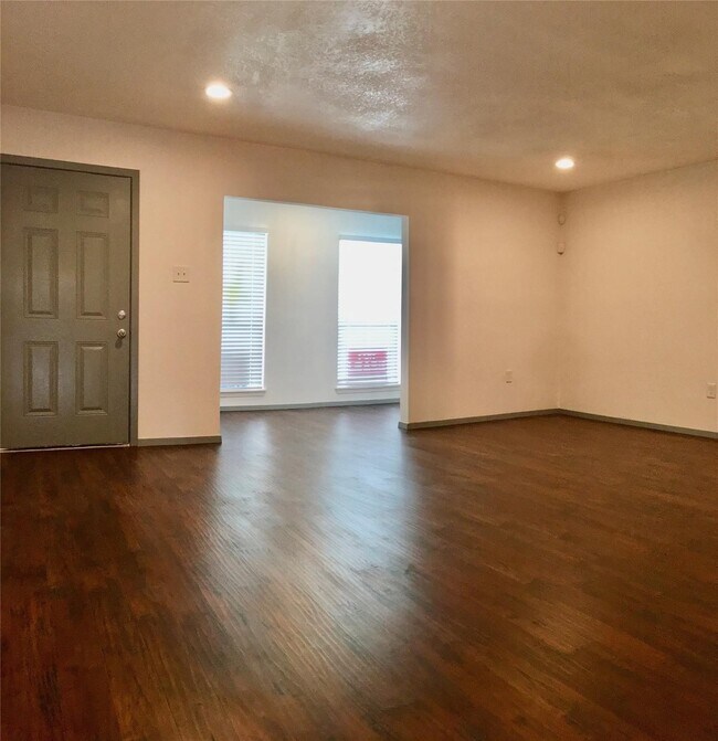 Building Photo - 12633 Memorial Dr