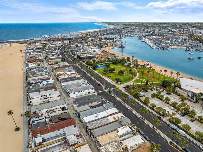 Primary Photo - 1623 W Balboa Blvd