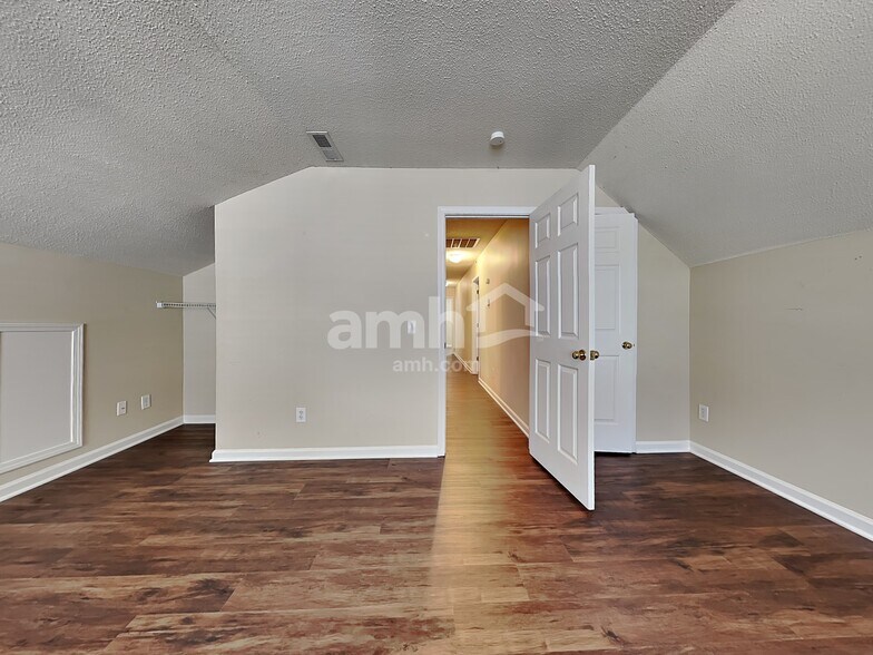 Building Photo - 3321 Dairy Point Dr