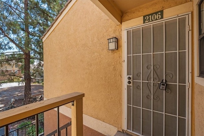 Building Photo - 10655 Lemon Ave