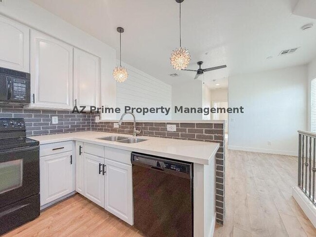 Building Photo - 164 W Commerce Ct