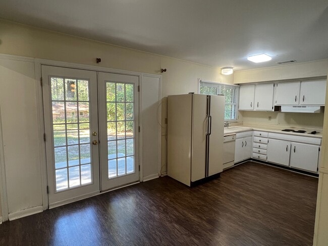 Building Photo - 109 Pound Dr