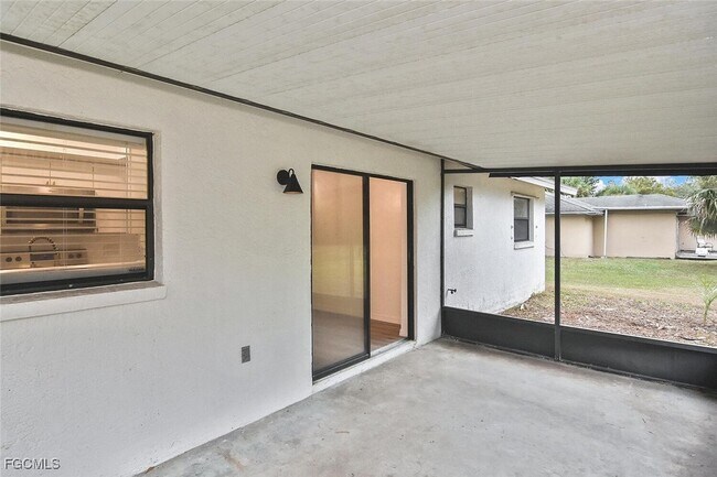 Building Photo - 1202 E 7th St