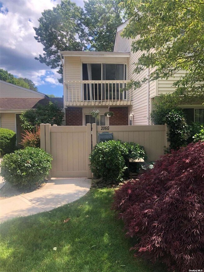 Building Photo - 206 Springmeadow Dr