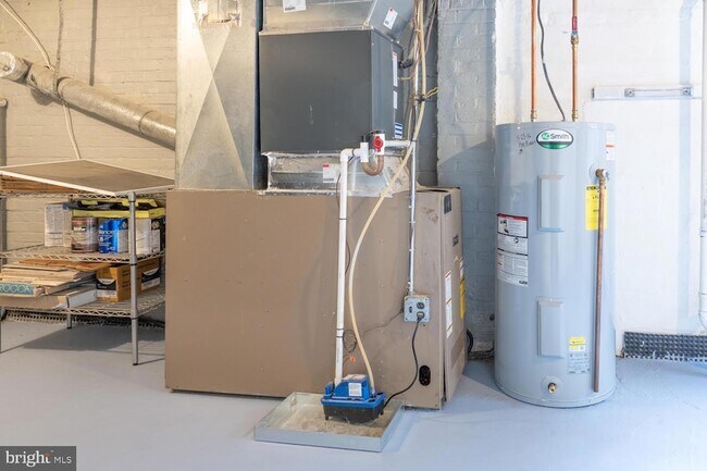 Building Photo - 3903 Fairview Dr